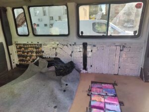 midyatta yolcu minibusunde 16 bin paket kacak sigara ele gecirildi kidlmJ1h.jpg